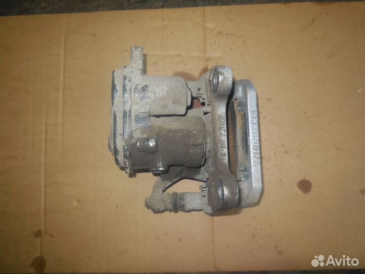 Суппорт задний левый для Jeep Cherokee (KL) 2013)