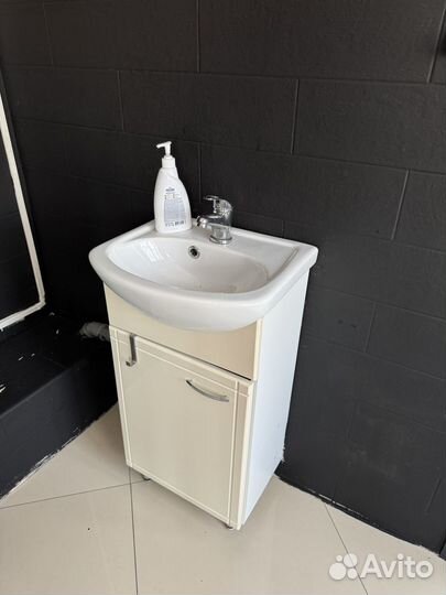 Раковины и сместитель доя ванной