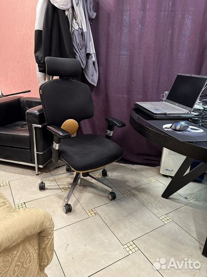 Дорогое компьютерное кресло