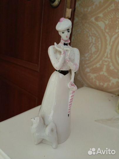 Статуэтка фарфор
