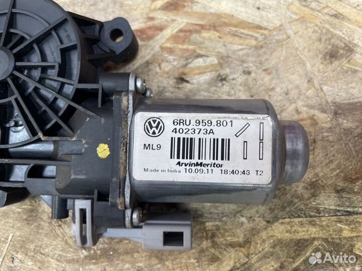 Мотор стеклоподъемника передний левый Volkswagen