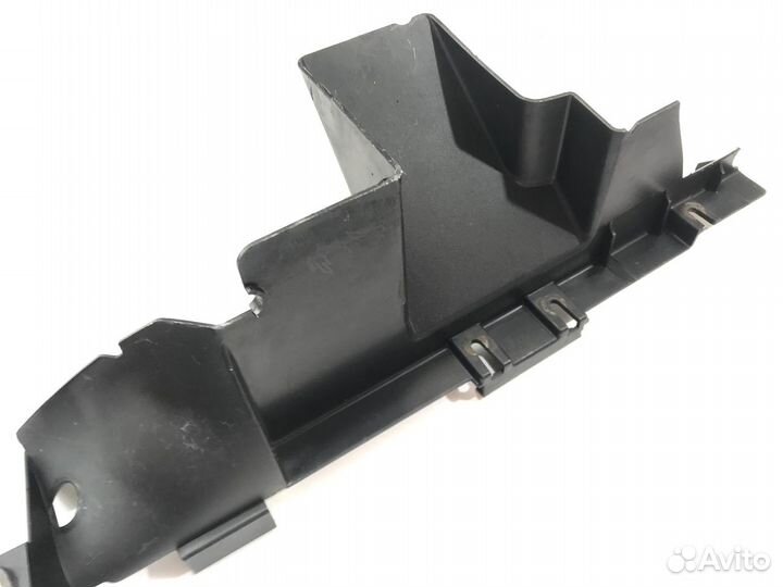 Дефлектор левый Volkswagen Touareg