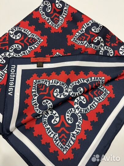 Шелковый платок Valentino