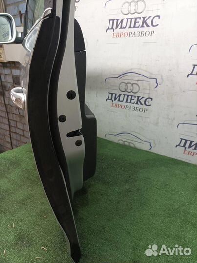 Накладка двери передней левой VW Jetta 2005-2011