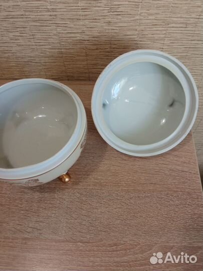 Антикварная фарфоровая бонбоньерка