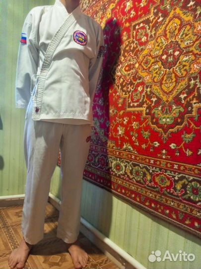 Спортивный костюм для тхеквондо