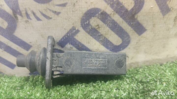 Выключатель стоп-сигнала (Лягушка) Cadillac Sts