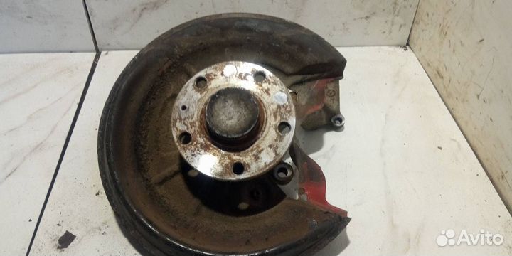 Кулак задний левый Skoda Octavia 2 (A5) рест. 1Z