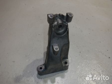 Кронштейн двигателя