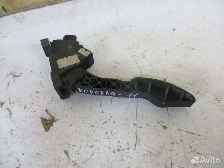 Педаль газа Тойота Королла 150 1,6 робот