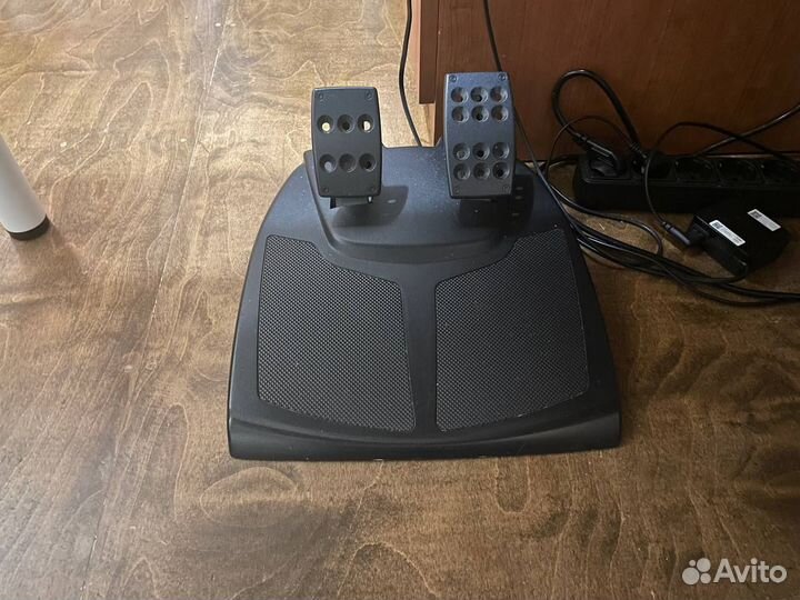 Игровой руль Logitech Momo Racing mod 900