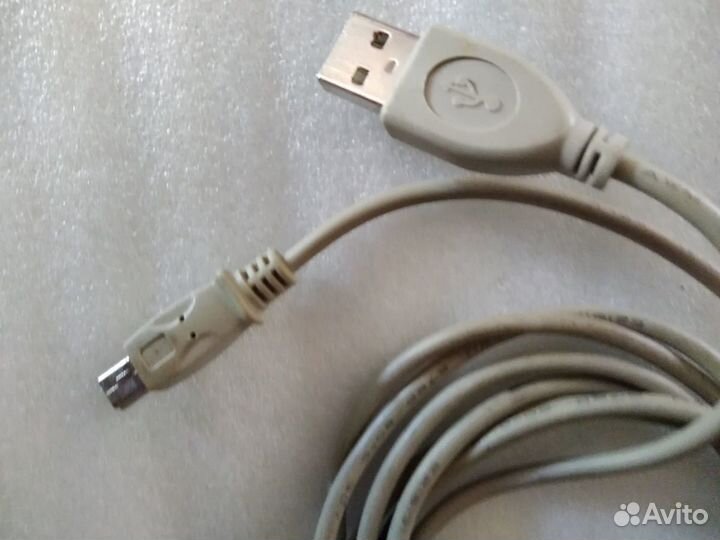 Зарядник на кнопочный телефон