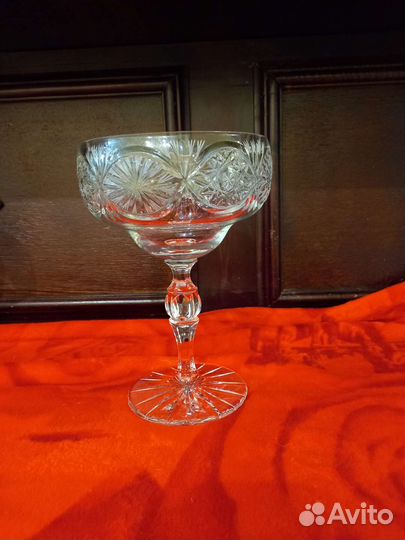 Колекционные вазочки на ножках