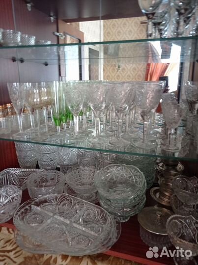 Посуда из хрусталя, цветного стекла