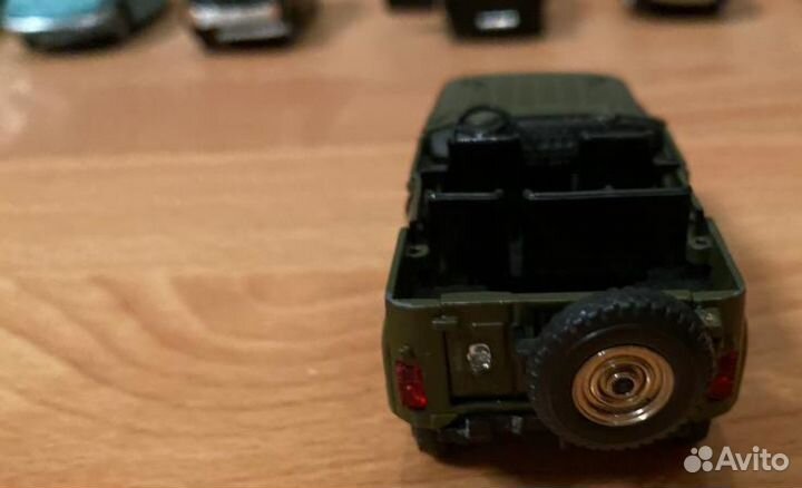 Коллекционная машинка УАЗ 469