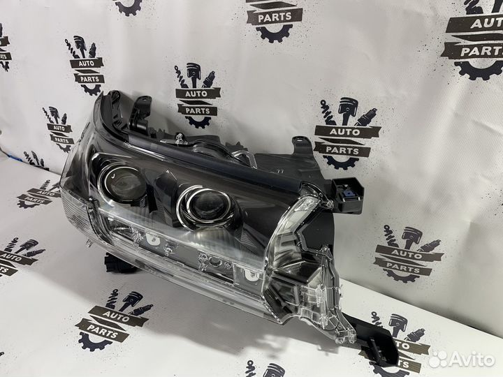 Фара правая Toyota Land Cruiser 200