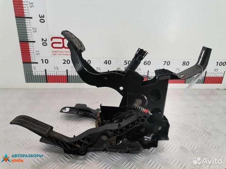 Педаль Volkswagen Passat B3 1995 3A1721315B