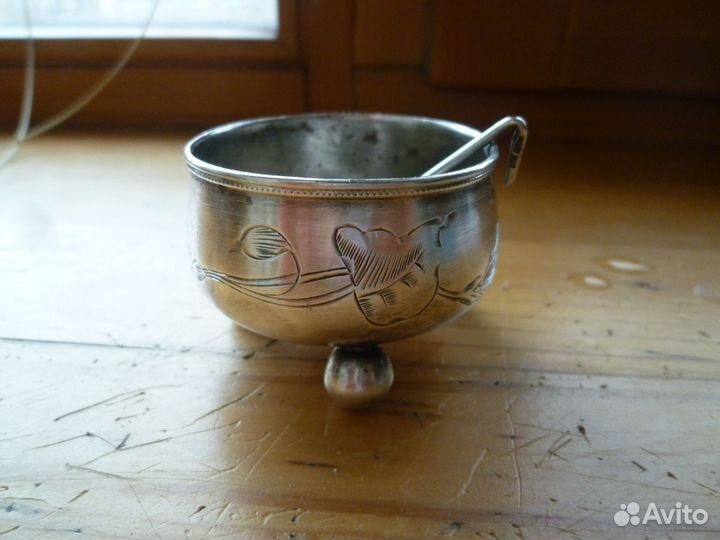 Серебряная солонка с ложечкой 84 пр ск