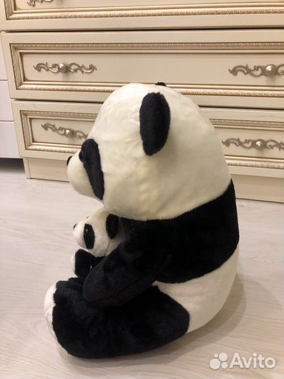 Панда с детёнышем