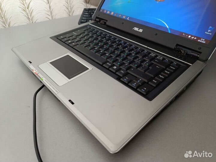 Asus: 15,5, AMD Thurion x2, Nvidia, 3gb, ssd