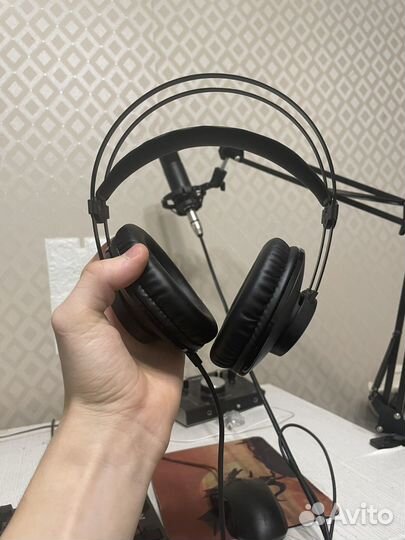 Студийные наушники Akg k72