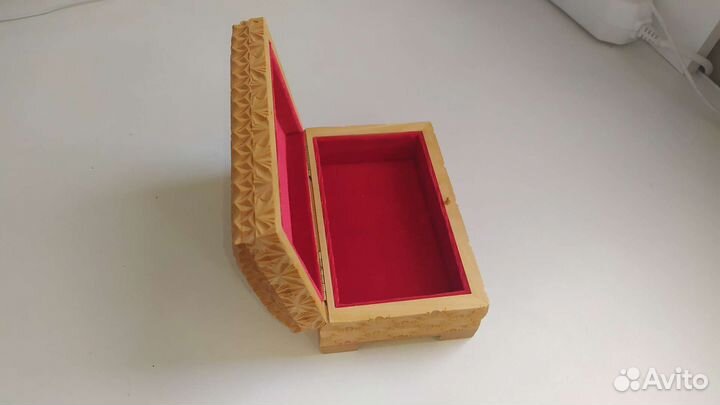 Шкатулка резная деревянная для украшений