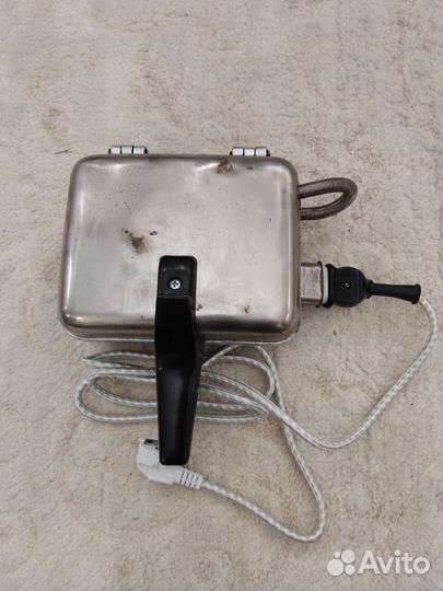 Электрическая вафельница бу