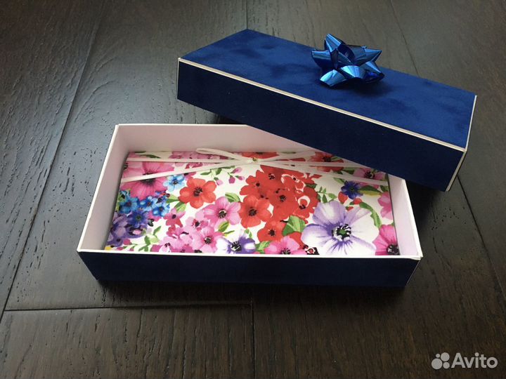 Подарочная коробка с открыткой