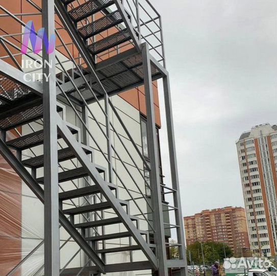 Металлический каркас лестницы. Лестница под ключ