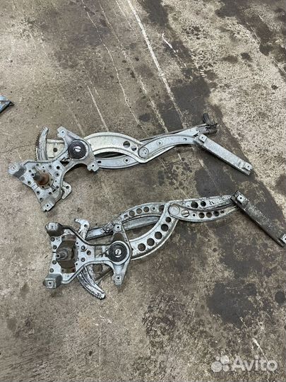 Стеклоподъемник передний п мех. VW Passat B3