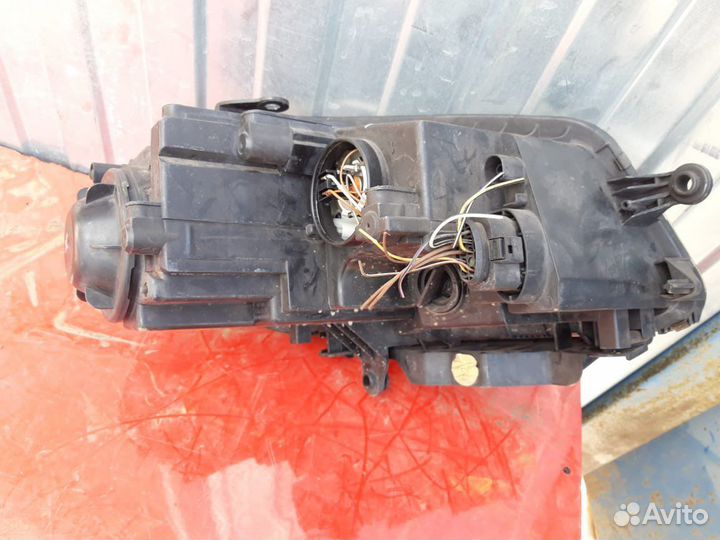 Фара левая Volkswagen Touran 2006-2010