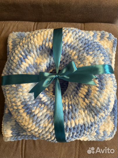 Комплект, пледик и декоративная подушка «Пончик»