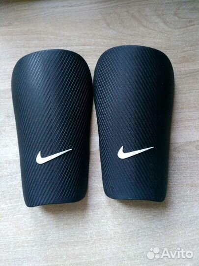 Щитки футбольные Nike