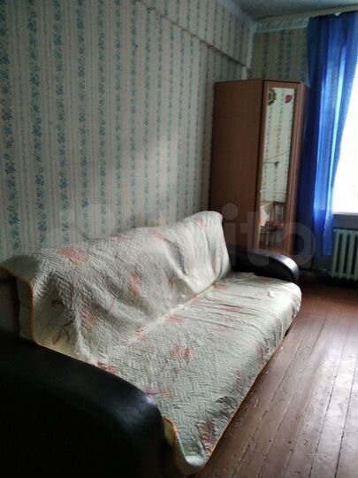 Комната 17 м² в 9-к., 1/4 эт.