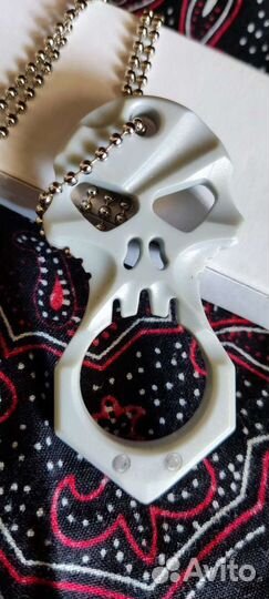 Тактический брелок кулон череп