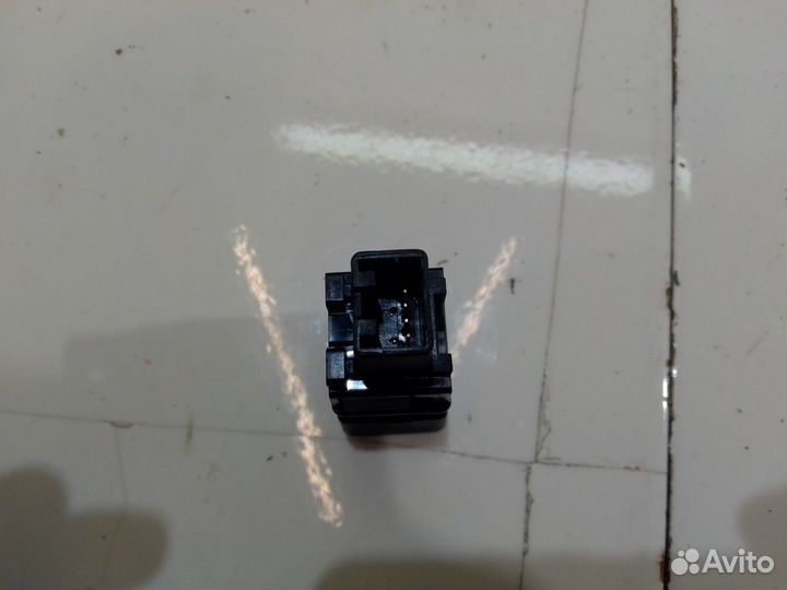 Кнопка аварийной сигнализации (Nissan Note)