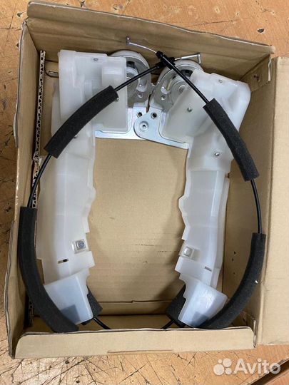 Замок двери Mazda 5