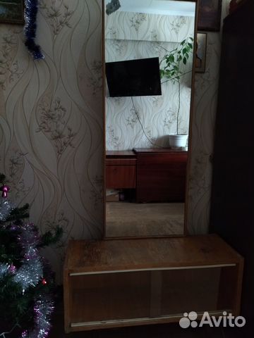 Трюмо с зеркалом