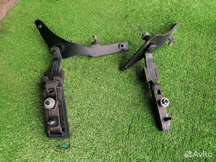 Петля багажника стекла прав на Ford Kuga 2008-2012