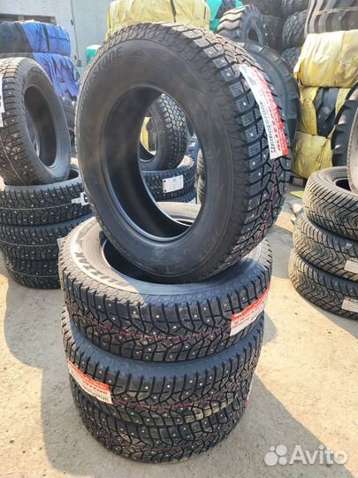 Bridgestone Blizzak Spike-02 SUV 235/65 R17 108T