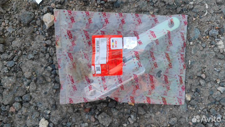 Петля капота левая Renault Logan