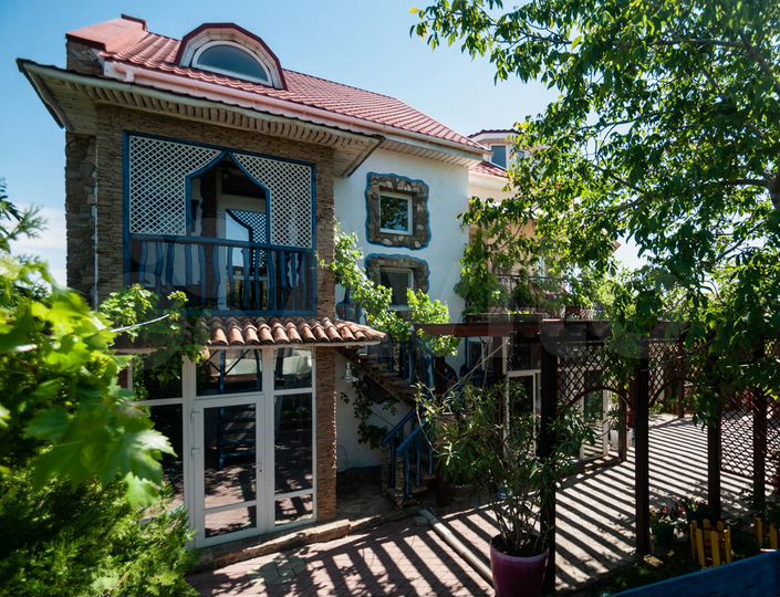 Дом 313 м² на участке 6 сот.