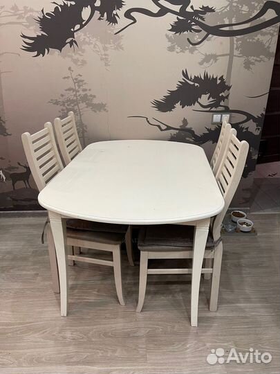 Кухонный стол и стулья