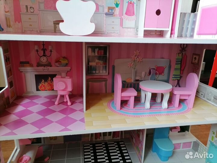 Кукольный домик с мебелью