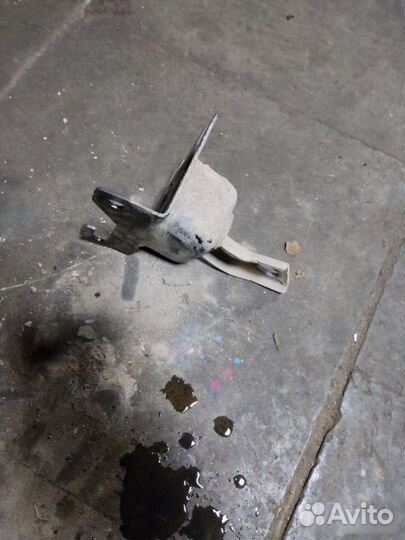 Опора кпп левая Лада Ларгус Кросс