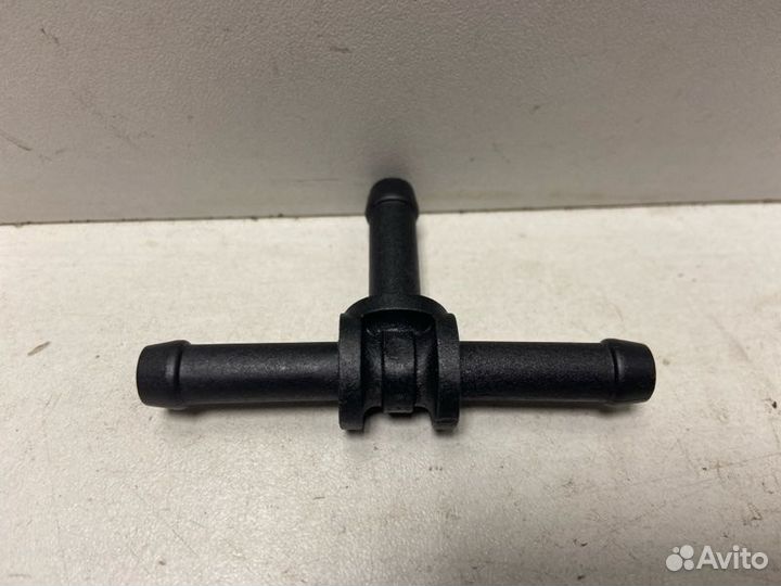 Фланец системы охлаждения Volkswagen Golf V