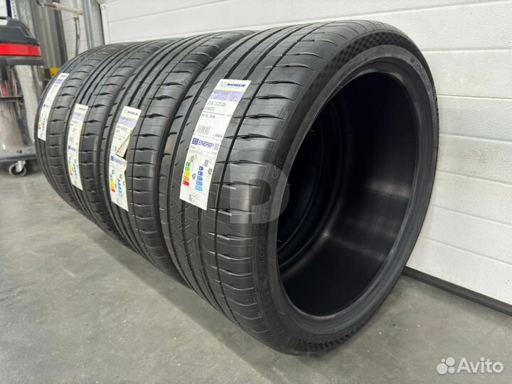 Michelin Pilot Sport 4 S 245/40 R20 и 275/35 R20 99Y