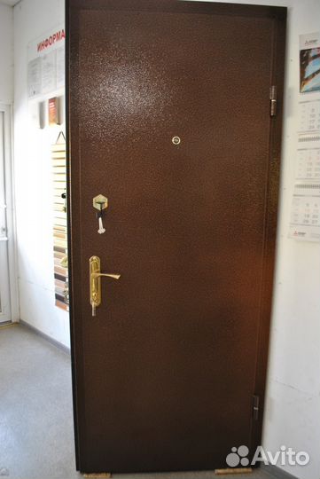 Квартирные стальные двери с отделкой ламинат