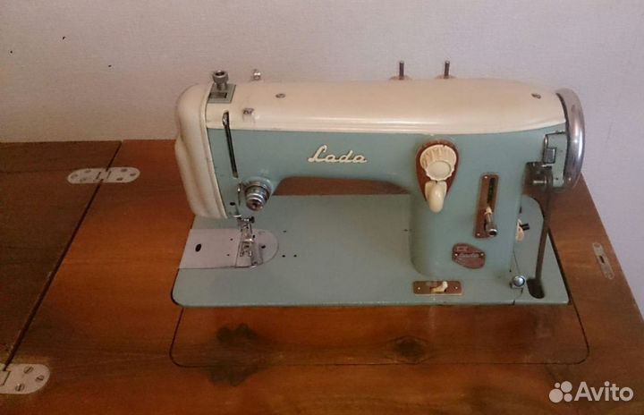 Швейная машина LADA 236-1