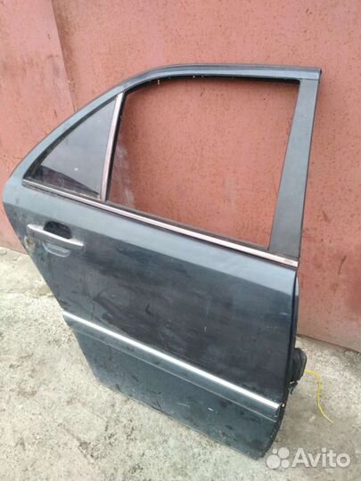 Задняя правая дверь Mercedes W202